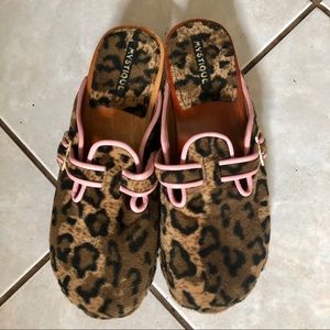Mystique animal print clogs!